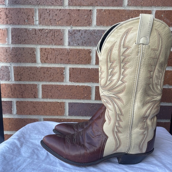 Two-Tone Western Leather Boots - Picture 2 of 5